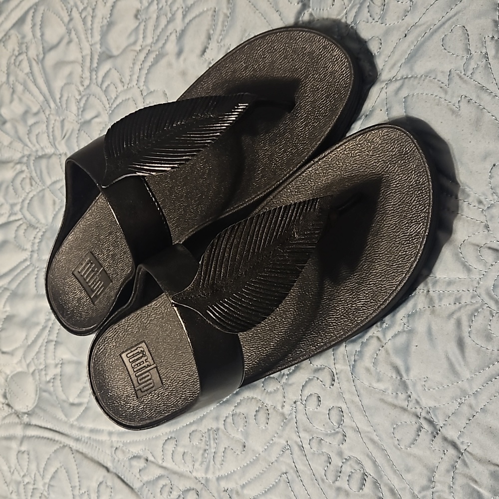 Fitflop Fino Feather Toe-Post Wedge Sandals. Black Size 10 NIB